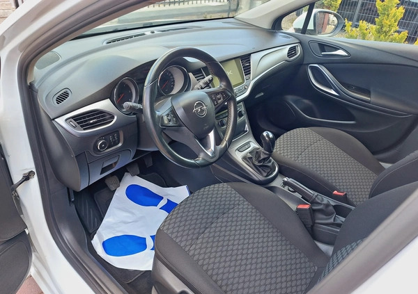 Opel Astra cena 35900 przebieg: 197000, rok produkcji 2017 z Zawiercie małe 667